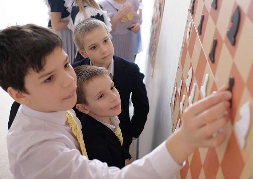 Обязательный урок по шахматам введут в российских школах