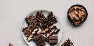 Badania wykazały (kolejny) powód, aby jeść ciemną czekoladę