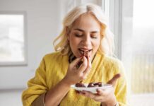 Дієтологи рекомендують: 6 здорових способів втамувати тягу до шоколаду