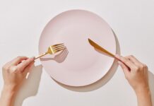 Intermittierendes Fasten: Neue Studie entlarvt den Abnehm-Hype