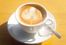 Як довго насправді кофеїн залишається в організмі?