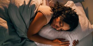 Come la psoriasi ti ruba il sonno (senza che tu te ne accorga)